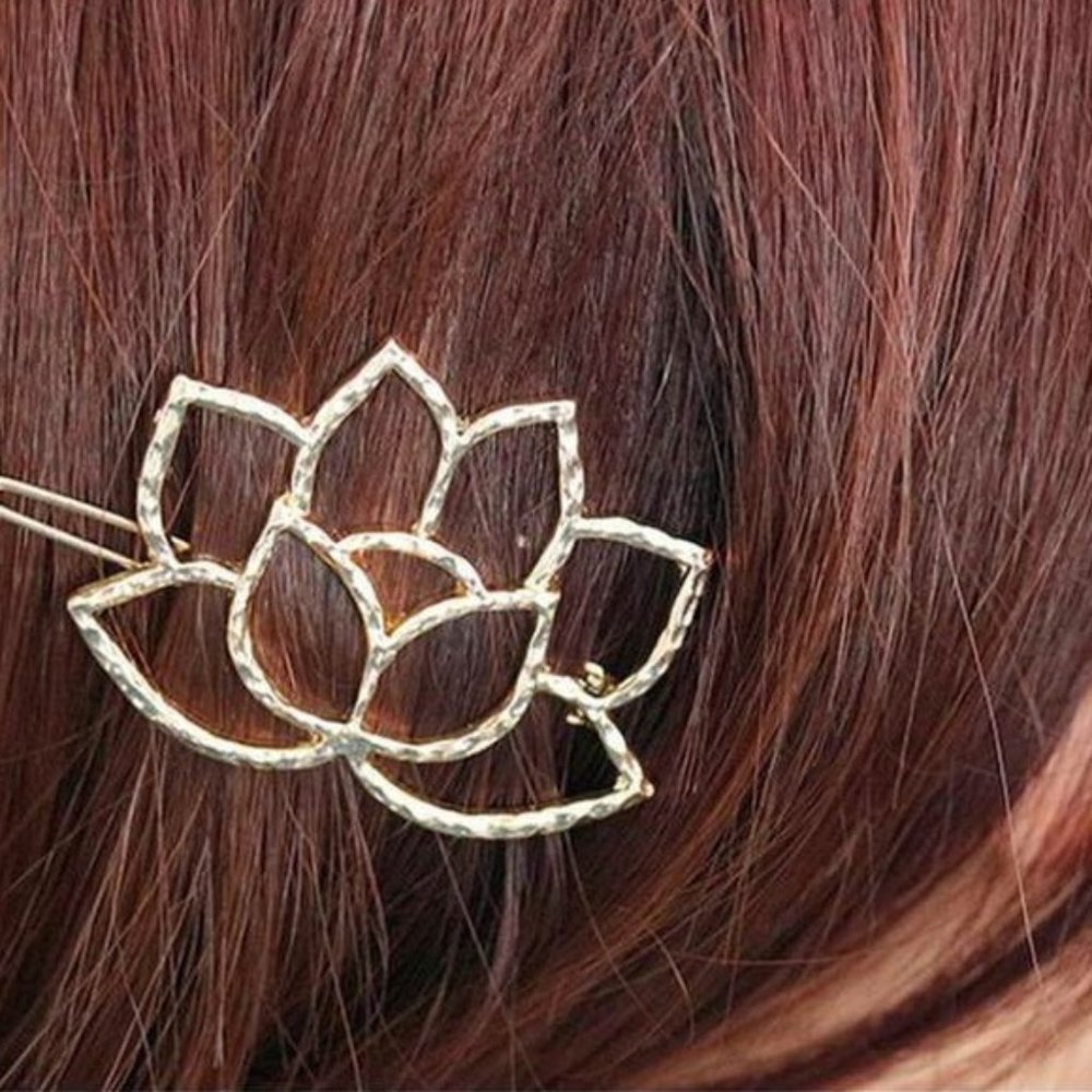 Anthro Flower Hear Clip